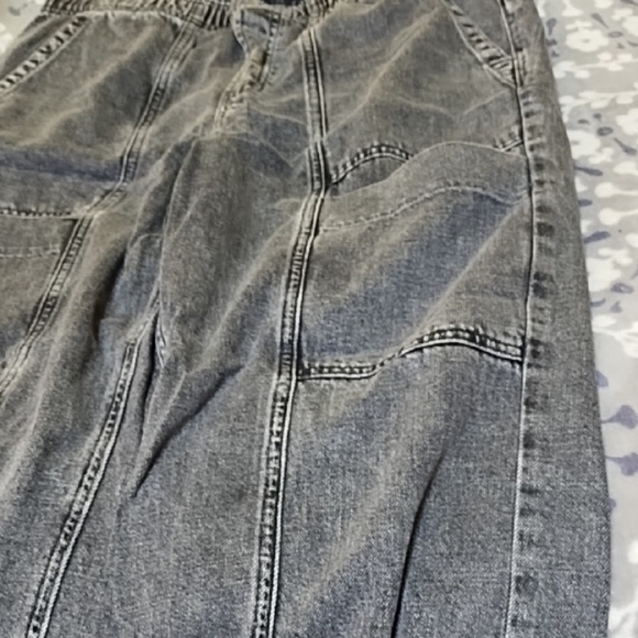 GAP Women's Charcoal Relaxed Jeans - Picture 5 of 6